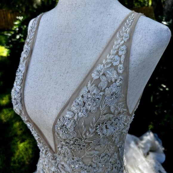 Isabelle Armstrong Joey Trumpet Wedding Gown size 4?  Beading Lace Deep V - Picture 7 of 16